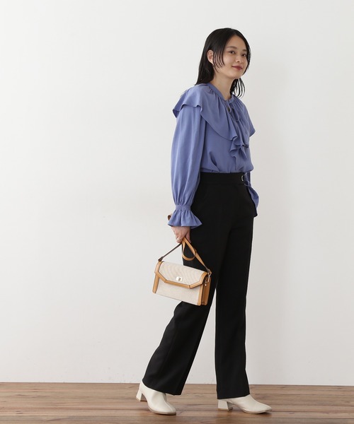 N.(N. Natural Beauty Basic)(エヌエヌナチュラルビューティーベーシック)の「◆ワイドフリルケープブラウス(シャツ/ブラウス・レディース・オフホワイト/ブラック系その他/ブルー・MEDIUM)」の4枚目の写真