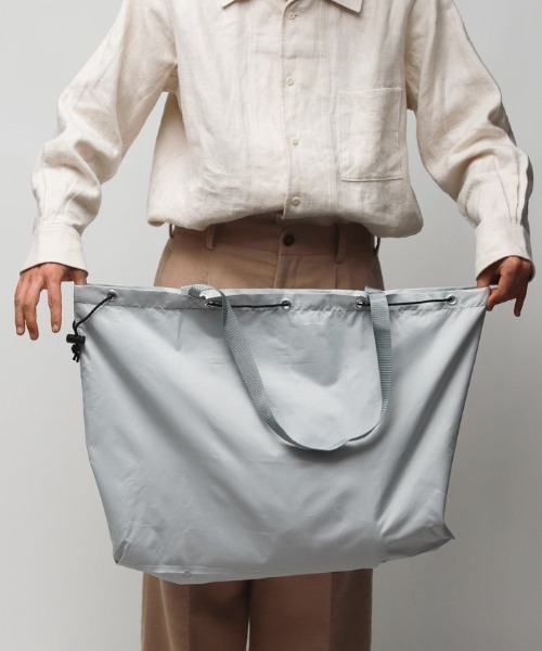 LOCALINA(ロカリナ)の「IMOCK Drawstring tote M(トートバッグ・メンズ・グレー・FREE)」の2枚目の写真
