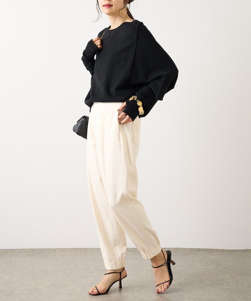 OUVRAGE CLASSE(ウヴラージュクラス)の「アームウォーマー付きポンチョニット(ニット/セーター・レディース・チャコールグレー/ブラック・FREE)」の14枚目の写真