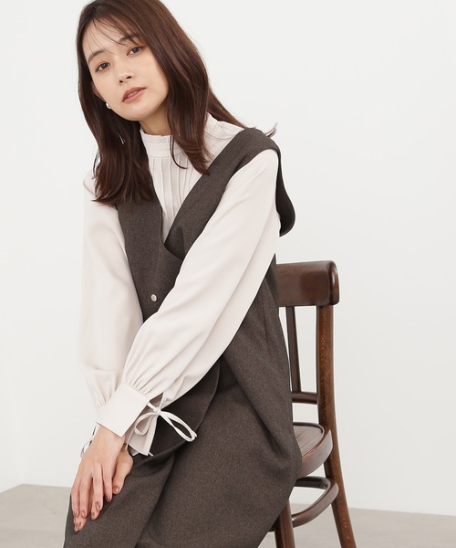 N.(N. Natural Beauty Basic)(エヌエヌナチュラルビューティーベーシック)の「◆ガルーダドビーフリルネックピンタックブラウス(シャツ/ブラウス・レディース・クリーム/ブラウン/ブラック・MEDIUM)」の3枚目の写真