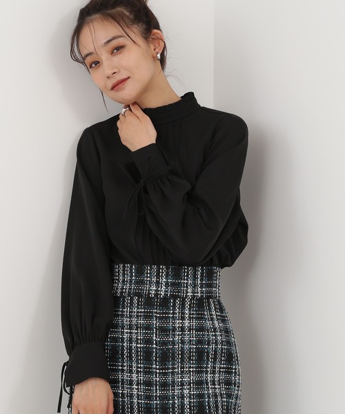 N.(N. Natural Beauty Basic)(エヌエヌナチュラルビューティーベーシック)の「◆ガルーダドビーフリルネックピンタックブラウス(シャツ/ブラウス・レディース・クリーム/ブラウン/ブラック・MEDIUM)」の2枚目の写真