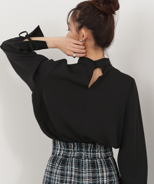 N.(N. Natural Beauty Basic)(エヌエヌナチュラルビューティーベーシック)の「◆ガルーダドビーフリルネックピンタックブラウス(シャツ/ブラウス・レディース・クリーム/ブラウン/ブラック・MEDIUM)」の6枚目の写真