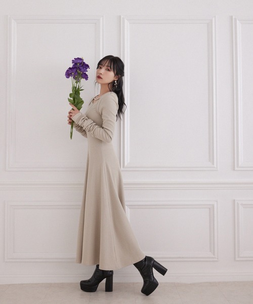 ANDGEEBEE（アンジービー）の「フィットアンドフレアリブワンピ（ワンピース・レディース・ベージュ/ブラック・MEDIUM）」の14枚目の写真