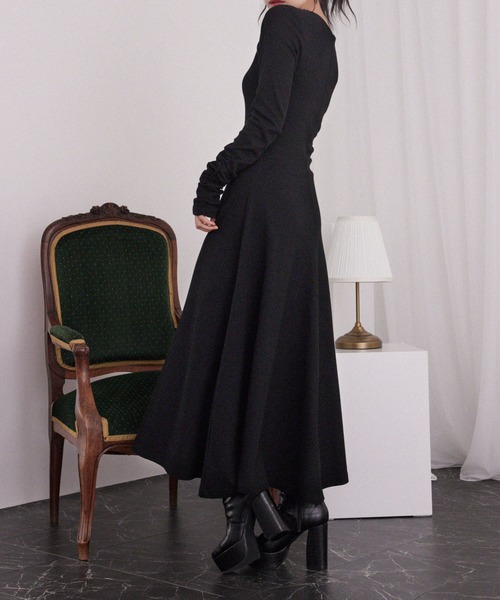 ANDGEEBEE（アンジービー）の「フィットアンドフレアリブワンピ（ワンピース・レディース・ベージュ/ブラック・MEDIUM）」の5枚目の写真