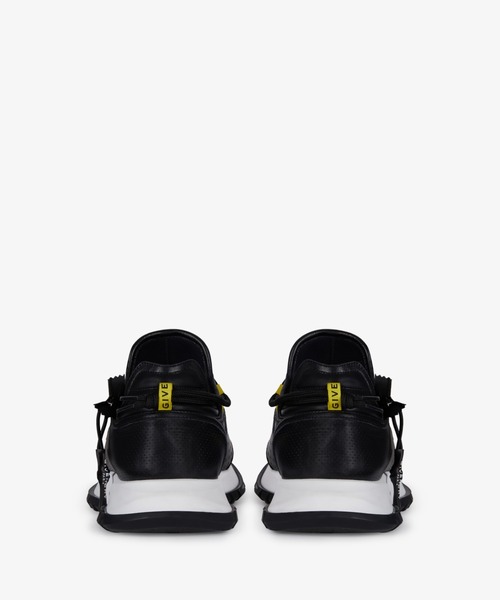 GIVENCHY（ジバンシイ）の「Spectre low runners sneakers in perforated leather with zip（スニーカー・メンズ・ブラック・40/41/42/43/39）」の2枚目の写真