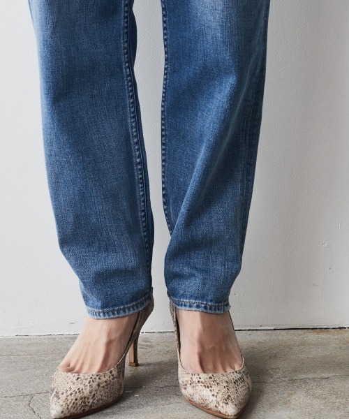 CHIC STYLE（シックスタイル）の「＜大きいサイズ＞綿100％ライトオンスデニムテーパードパンツ シックスタイル（デニムパンツ・レディース・ネイビー系/ブルー系・L/LL/3L/5L/4L）」の19枚目の写真