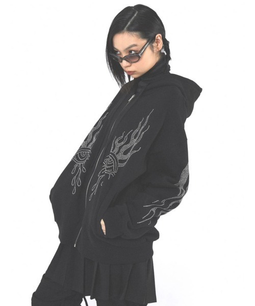 SUNDAYOFFCLUB（サンデイオフクラブ）の「【SUNDAY OFF CLUB/サンデーオフクラブ】Eyes rhinestone fleece zipup hoodie/ ラインストーン フリース ジップアップ フーディ（パーカー・メンズ・ブラック・L/XL）」の7枚目の写真