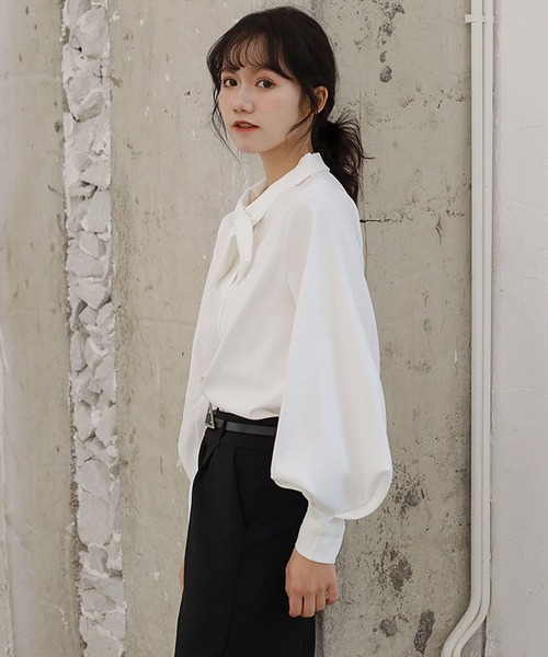 Girly Doll(ガーリードール)の「ボウタイボリューム袖ブラウス(シャツ/ブラウス・レディース・ブラック/ブルー/ホワイト/モカ・M/L)」の7枚目の写真