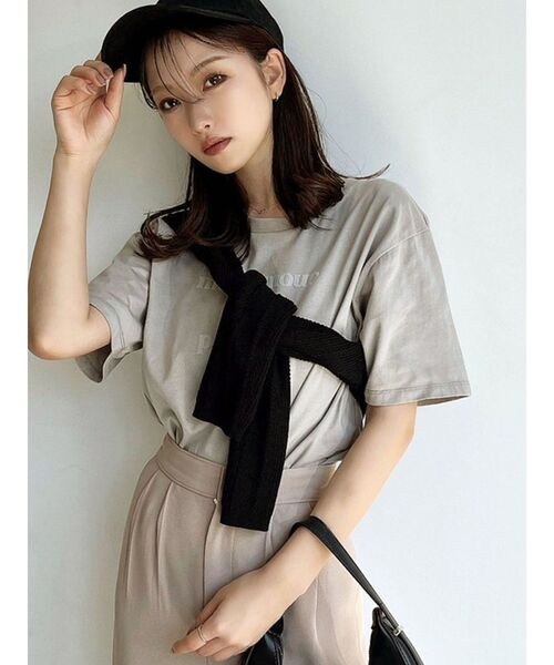 RESEXXY(リゼクシー)の「エンブレムロゴTシャツ(Tシャツ/カットソー・レディース・ベージュ/ブラック/ホワイト・FREE)」の3枚目の写真