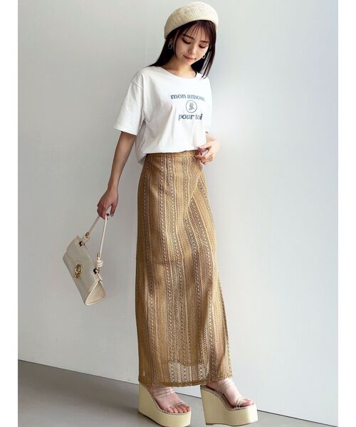 RESEXXY(リゼクシー)の「エンブレムロゴTシャツ(Tシャツ/カットソー・レディース・ベージュ/ブラック/ホワイト・FREE)」の6枚目の写真