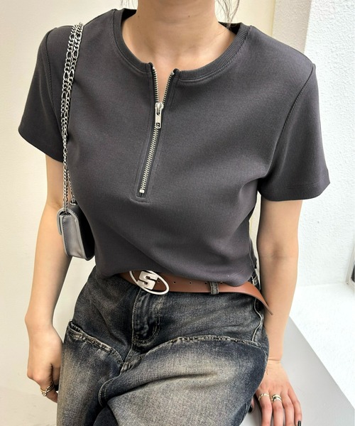 WHO'S WHO gallery(フーズフーギャラリー)の「ハーフジップショートTEE(Tシャツ/カットソー・レディース・ホワイト/ライトグレー/ブラック/チャコールグレー・FREE)」の3枚目の写真