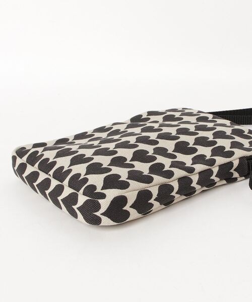 BOHEMIANS(ボヘミアンズ)の「BOHEMIANS/ボヘミアンズ 2TONE HEART POCHETTE 2トーンハートポシェット BB-238-02(ショルダーバッグ・レディース・ブラック・F)」の3枚目の写真