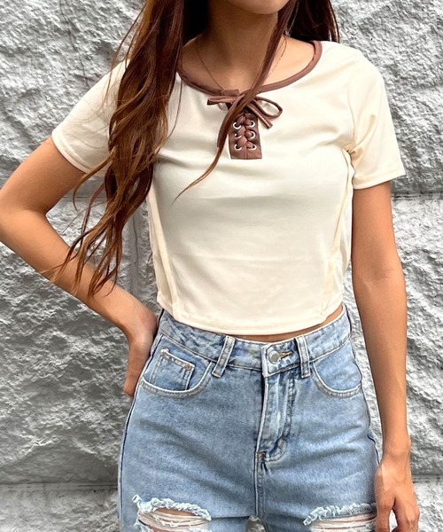GLAMOROUS JANE(グラマラスジェーン)の「配色パイピングレースアップTシャツ(Tシャツ/カットソー・レディース・ブラック/ホワイト/アイボリー・FREE)」の2枚目の写真