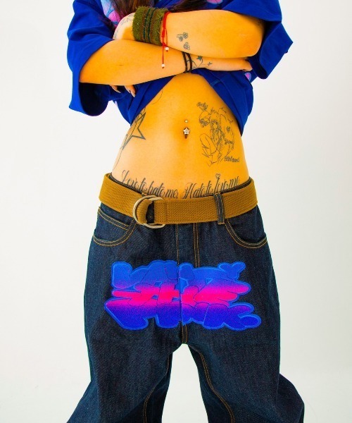 Vandy The Pink（ヴァンディーザピンク）の「ストリートファッション VANDY THE PINK ヴァンディーザピンク VTP GRAFFITI DENIM ジーンズ ストレートジーンズ デニムパンツ（デニムパンツ・メンズ・ネイビー・M）」の2枚目の写真