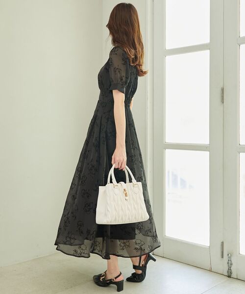 MAJESTIC LEGON（マジェスティックレゴン）の「フロッキーフラワーシャツワンピース（シャツワンピース・レディース・ホワイト系その他2/グリーン系その他/ブラック系その他・MEDIUM/SMALL）」の22枚目の写真
