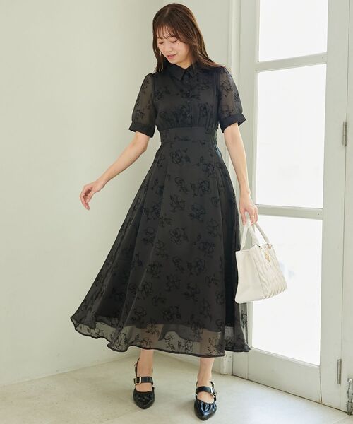 MAJESTIC LEGON（マジェスティックレゴン）の「フロッキーフラワーシャツワンピース（シャツワンピース・レディース・ホワイト系その他2/グリーン系その他/ブラック系その他・MEDIUM/SMALL）」の21枚目の写真