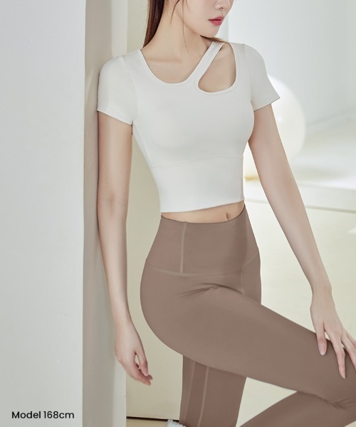 SAISON DE PAPILLON（セゾンドパピヨン）の「カップ付クロップド丈トップ ヨガブラ（スポーツブラ・レディース・ブラック/ベージュ/ブルー/ピンク/グリーン・L/M/XL）」の21枚目の写真