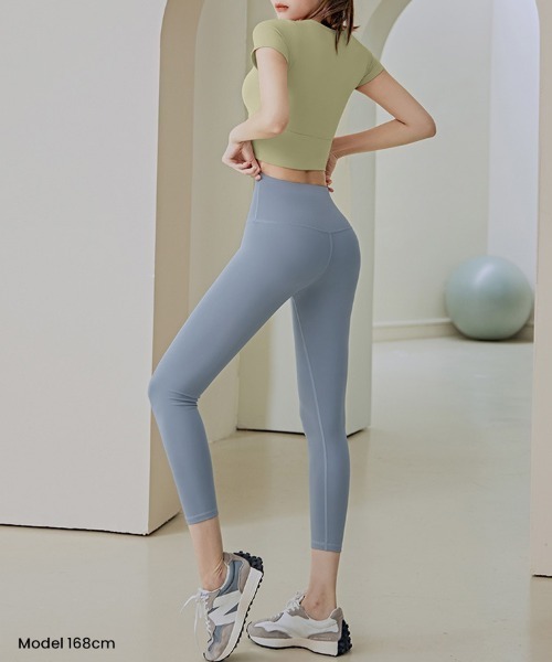 SAISON DE PAPILLON（セゾンドパピヨン）の「カップ付クロップド丈トップ ヨガブラ（スポーツブラ・レディース・ブラック/ベージュ/ブルー/ピンク/グリーン・L/M/XL）」の17枚目の写真