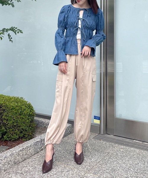 one way(ワンウェイ)の「デニムシャーリングブラウス(シャツ/ブラウス・レディース・ダークブルー/ブラック/ベージュ・FREE)」の7枚目の写真