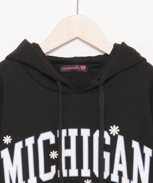 LOVETOXIC（ラブトキシック）の「カレッジフラワー刺繍パーカ
