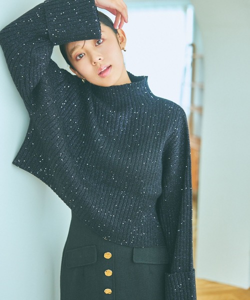 mysty woman（ミスティウーマン）の「スパンコールラメリブニット 988038（ニット/セーター・レディース・ライトグリーン/ブラック/オフホワイト/グレイッシュブルー・FREE）」の10枚目の写真