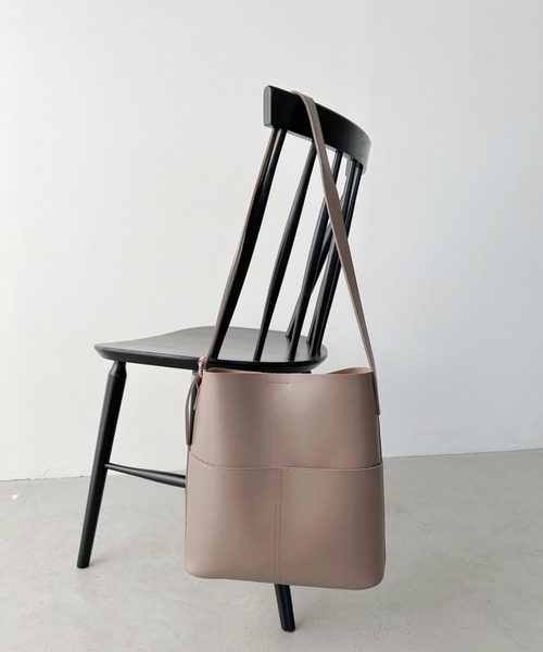 MYMOOD.（マイムード）の「pocket square tote bag／外ポケットスクエアPUトートバッグ（トートバッグ・レディース・ブラック/ブラウン/ダークブラウン/グレイッシュベージュ/アイボリー・FREE）」の11枚目の写真