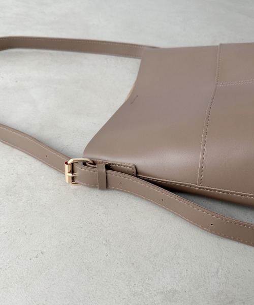 MYMOOD.（マイムード）の「pocket square tote bag／外ポケットスクエアPUトートバッグ（トートバッグ・レディース・ブラック/ブラウン/ダークブラウン/グレイッシュベージュ/アイボリー・FREE）」の21枚目の写真