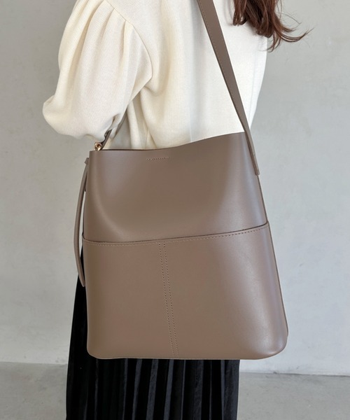 MYMOOD.（マイムード）の「pocket square tote bag／外ポケットスクエアPUトートバッグ（トートバッグ・レディース・ブラック/ブラウン/ダークブラウン/グレイッシュベージュ/アイボリー・FREE）」の13枚目の写真