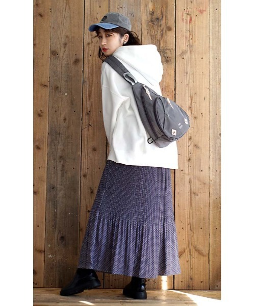 anello(アネロ)の「URBAN O.D CROSS BODY BAG(ボディバッグ/ウエストポーチ・レディース・グレー/カーキ/ネイビー/レッド/ブラック・-)」の7枚目の写真