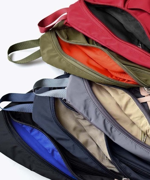 anello(アネロ)の「URBAN O.D CROSS BODY BAG(ボディバッグ/ウエストポーチ・レディース・グレー/カーキ/ネイビー/レッド/ブラック・-)」の11枚目の写真