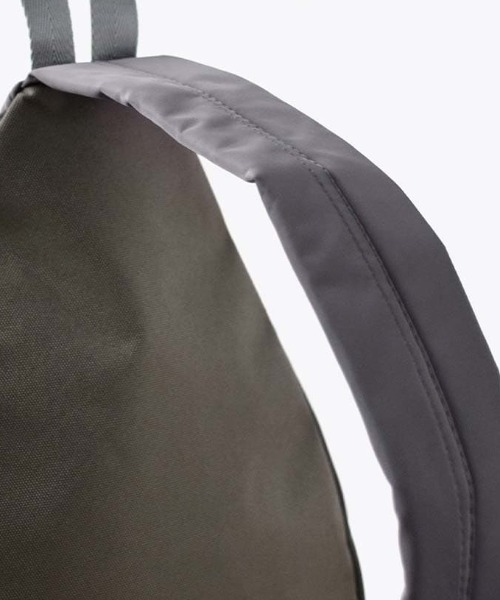 anello(アネロ)の「URBAN O.D CROSS BODY BAG(ボディバッグ/ウエストポーチ・レディース・グレー/カーキ/ネイビー/レッド/ブラック・-)」の14枚目の写真