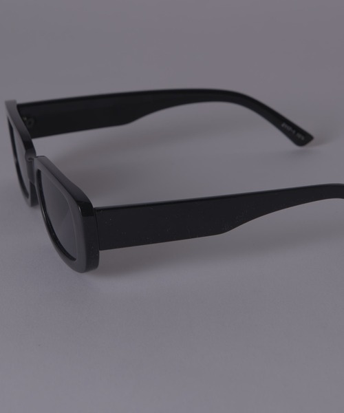 Lui's（ルイス）の「スクエアタイプ / カラーレンズサングラス（サングラス・メンズ・ブラック/ホワイト・FREE）」の4枚目の写真