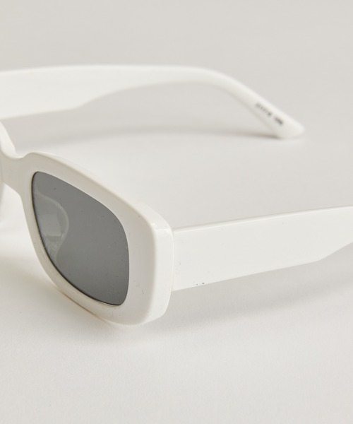 Lui's（ルイス）の「スクエアタイプ / カラーレンズサングラス（サングラス・メンズ・ブラック/ホワイト・FREE）」の8枚目の写真