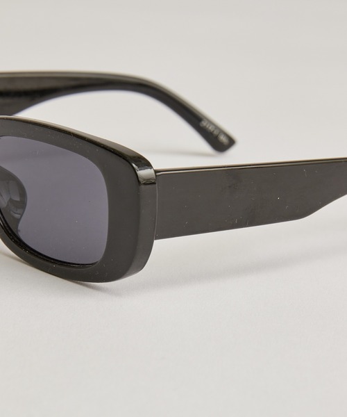 Lui's（ルイス）の「スクエアタイプ / カラーレンズサングラス（サングラス・メンズ・ブラック/ホワイト・FREE）」の5枚目の写真