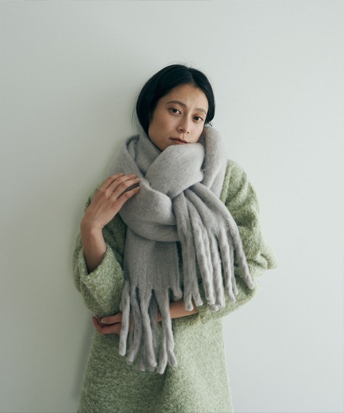 marjour(マージュール)の「COLD COLOR MUFFLER(マフラー・レディース・ブルー/ライトグレー/グリーン・FREE)」の2枚目の写真