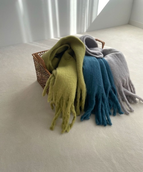 marjour(マージュール)の「COLD COLOR MUFFLER(マフラー・レディース・ブルー/ライトグレー/グリーン・FREE)」の4枚目の写真