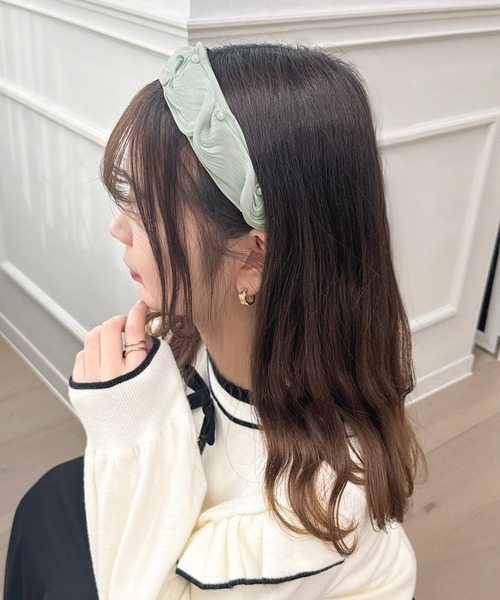 apres jour(アプレジュール)の「【apres jour×ARIAZ】サテン風パールカチューシャ(カチューシャ・レディース・ホワイト/ブラック/ミント・FREE)」の3枚目の写真
