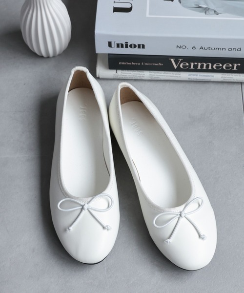 りょう CHANEL ホワイト リボン付きバレエシューズ(ラバー) セール】リボン付きフラットバレエシューズ/バレエコアスタイル