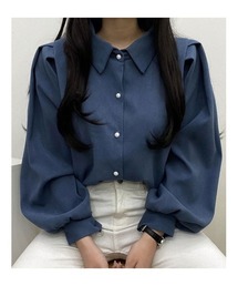ボリューミーなスリーブが女性らしいブラウス