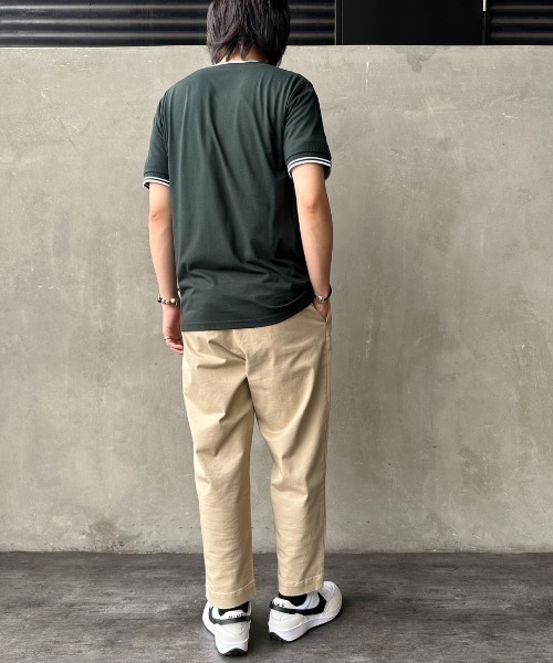 FRED PERRY（フレッドペリー）の「[FRED PERRY/フレッドペリー] ツインティップライン ワンポイント刺繍ロゴTシャツ（Tシャツ/カットソー・レディース・ダークグリーン/ブラック系/ネイビー/オートミール/ベージュ/ダークグレー/ワインレッド/ピンク/ホワイト/ブラック/ネイビー系/グレー/アイボリー・XS/L/M/S/XL）」の19枚目の写真