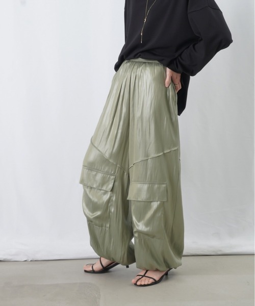 LUCA/LADY LUCK LUCA（ルカ/レディラックルカ）の「LC/LLL コーティングサテンパンツ / 裾絞りサテンカーゴパンツ（その他パンツ・レディース・ネイビー/ベージュ/カーキ・FREE）」の10枚目の写真
