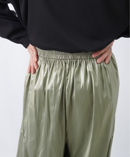 LUCA/LADY LUCK LUCA（ルカ/レディラックルカ）の「LC/LLL コーティングサテンパンツ / 裾絞りサテンカーゴパンツ（その他パンツ・レディース・ネイビー/ベージュ/カーキ・FREE）」の14枚目の写真