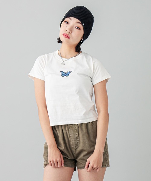 X-girl（エックスガール）の「EMBROIDERED BUTTERFLY LOGO S/S BABY TEE（Tシャツ/カットソー・レディース・ブラック/ホワイト/ピンク・S/M）」の2枚目の写真