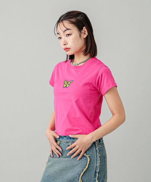 X-girl（エックスガール）の「EMBROIDERED BUTTERFLY LOGO S/S BABY TEE（Tシャツ/カットソー・レディース・ブラック/ホワイト/ピンク・S/M）」の21枚目の写真