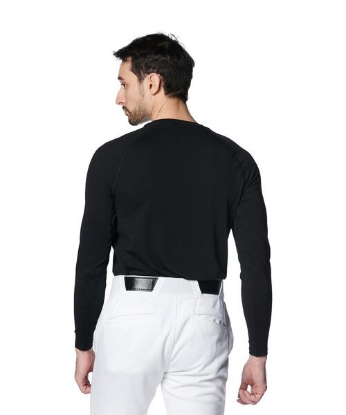 UNDER ARMOUR(アンダーアーマー)の「UAヒートギア コンフォート フィッティド ロングスリーブ クルーネック シャツ(ベースボール/メンズ)(Tシャツ/カットソー・メンズ・ブラック・S/L/M/XL/XXL/3XL)」の2枚目の写真