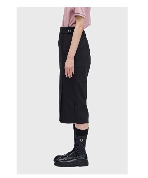 フレッドペリー　タイトスカート FRED PERRY（フレッドペリー）の「Split Detail Skirt（スカート