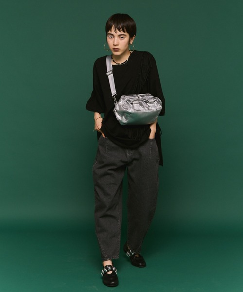 manana suerte（マニャーナスエルテ）の「ルーズデニムパンツ（デニムパンツ・レディース・ブルー/ブラック・MEDIUM/LARGE）」の8枚目の写真