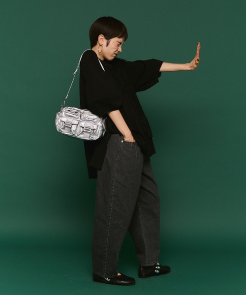 manana suerte（マニャーナスエルテ）の「ルーズデニムパンツ（デニムパンツ・レディース・ブルー/ブラック・MEDIUM/LARGE）」の9枚目の写真