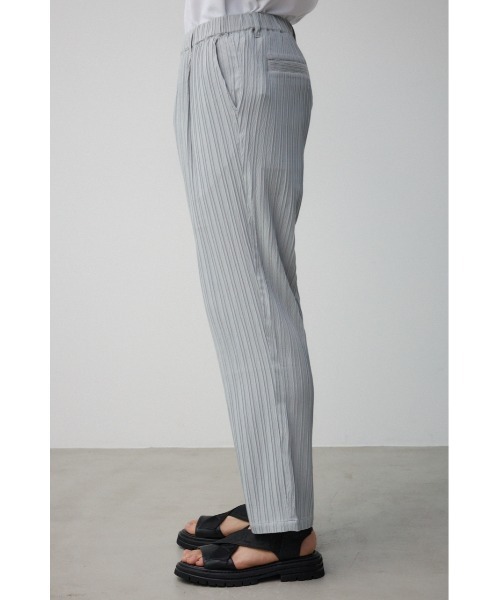 AZUL by moussy(アズールバイマウジー)の「タック楊柳リラックスパンツ(スラックス・メンズ・ブラック/ライトグレー/ベージュ・FREE)」の19枚目の写真