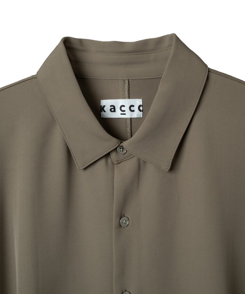 KACCO（カッコ）の「《ユニセックスアイテム》DRAPE DOLMAN SLEEVE BIG SHIRTS  / とろみビックシルエットドルマンシャツ（シャツ/ブラウス・メンズ・カーキ/ブラック・LARGE/MEDIUM/SMALL）」の10枚目の写真